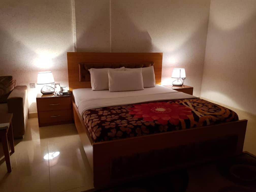 Tahir Guest Palace Кано Экстерьер фото